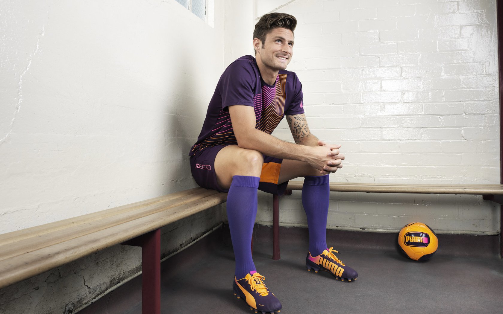 _壮丽登山：登顶喜悦与挑战并存_，壮丽山峰